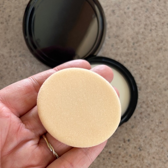 Farmasi Make Up Compact Transparent Powder - Picture 4 of 5